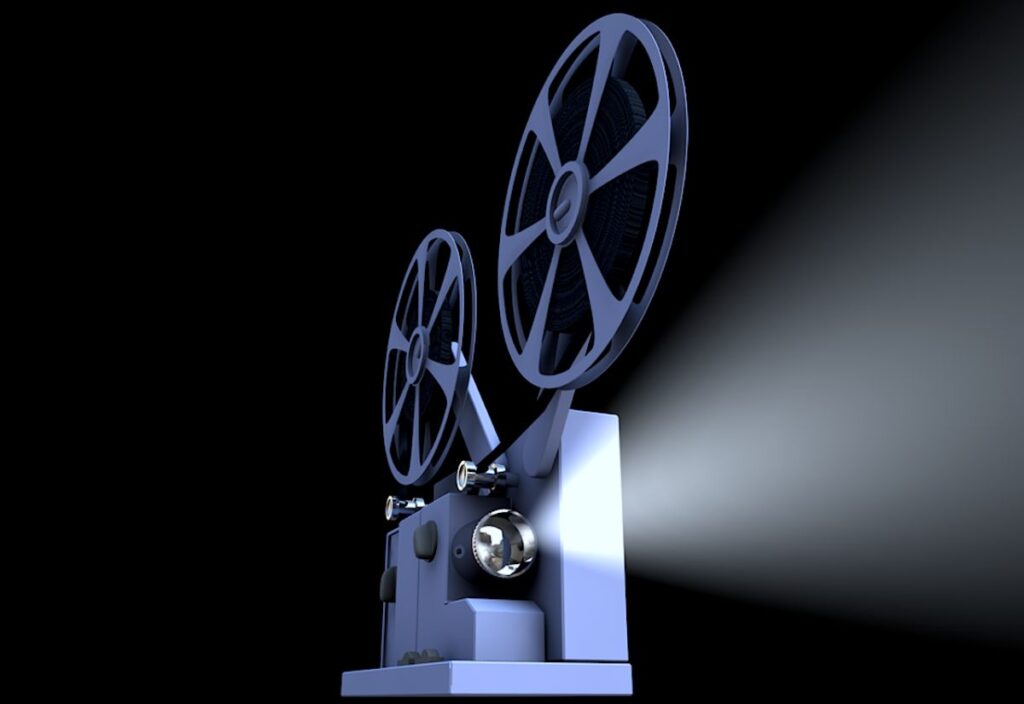 Proyector proyectando estrenos de cine