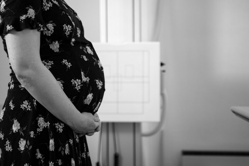 embarazada haciendose una radiografia
